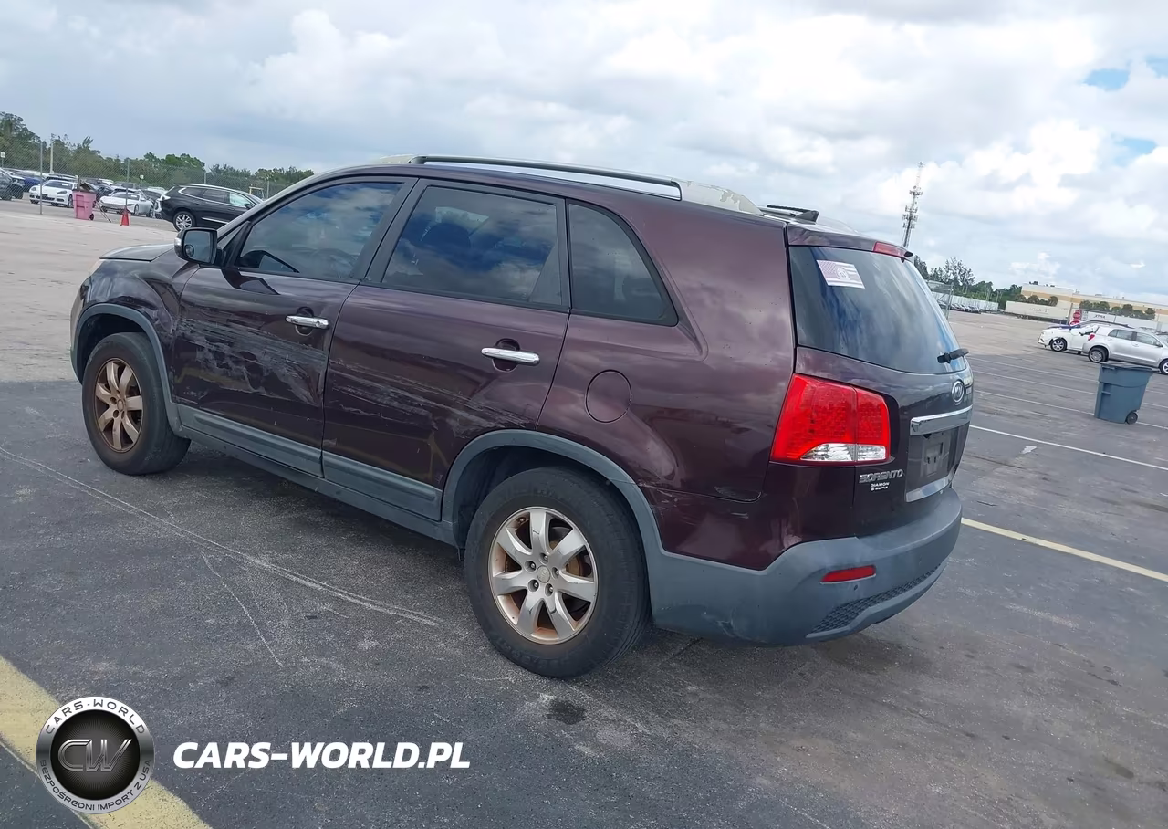 2011 Kia Sorento Lx VIN:5XYKT3A12BG148835 - 3