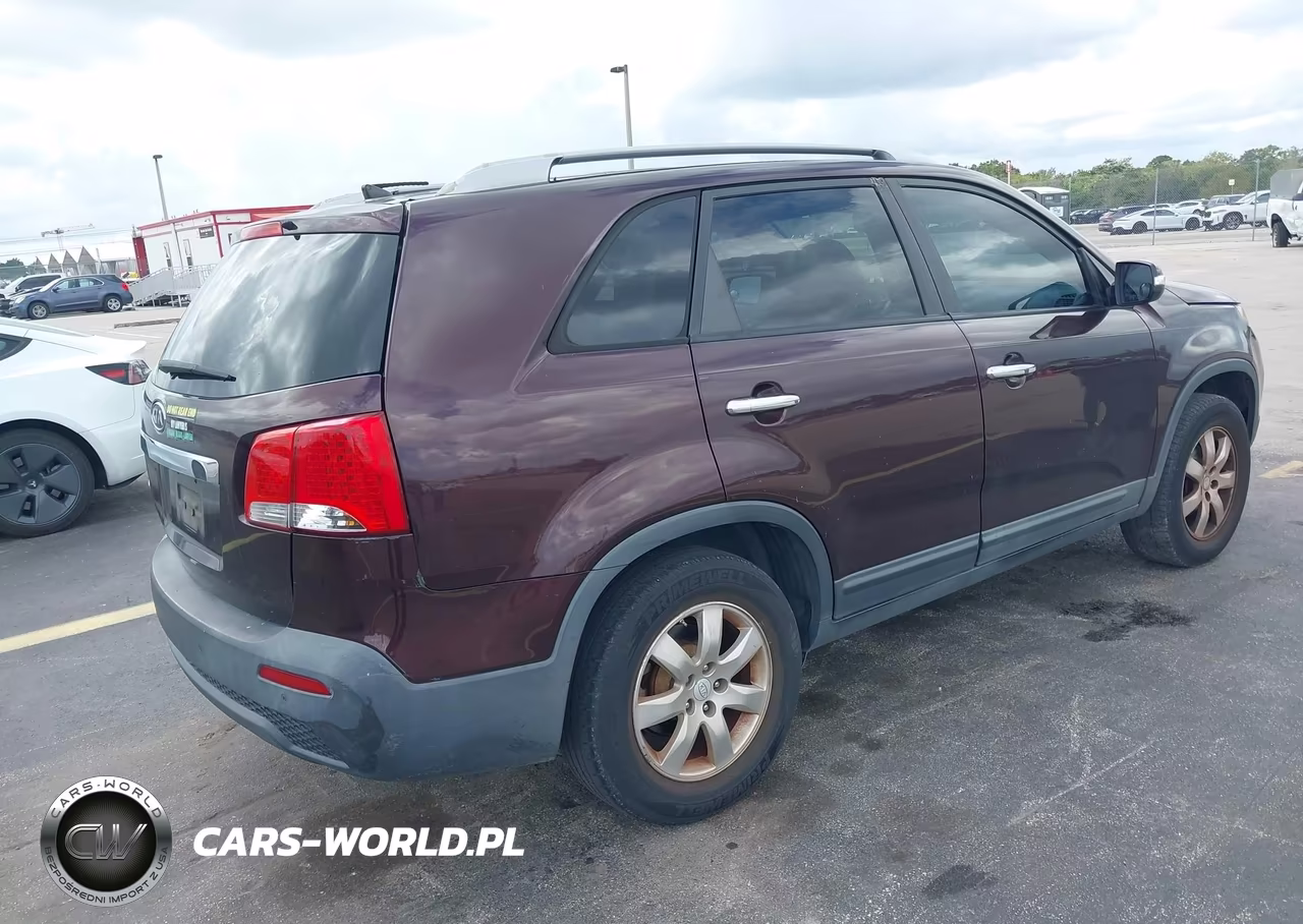 2011 Kia Sorento Lx VIN:5XYKT3A12BG148835 - 4