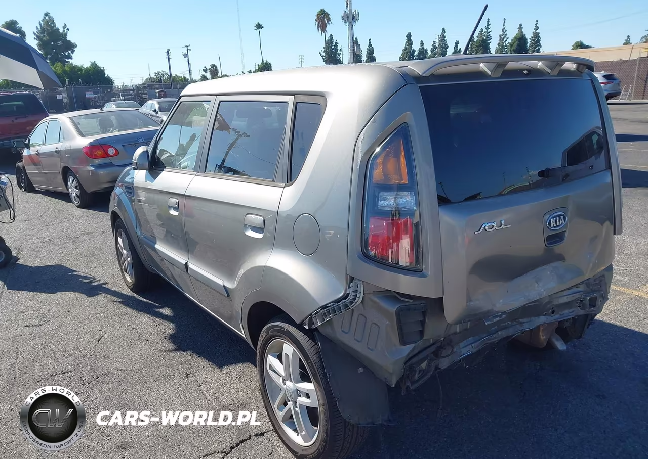 2010 Kia Soul + VIN:KNDJT2A23A7161040 - 3