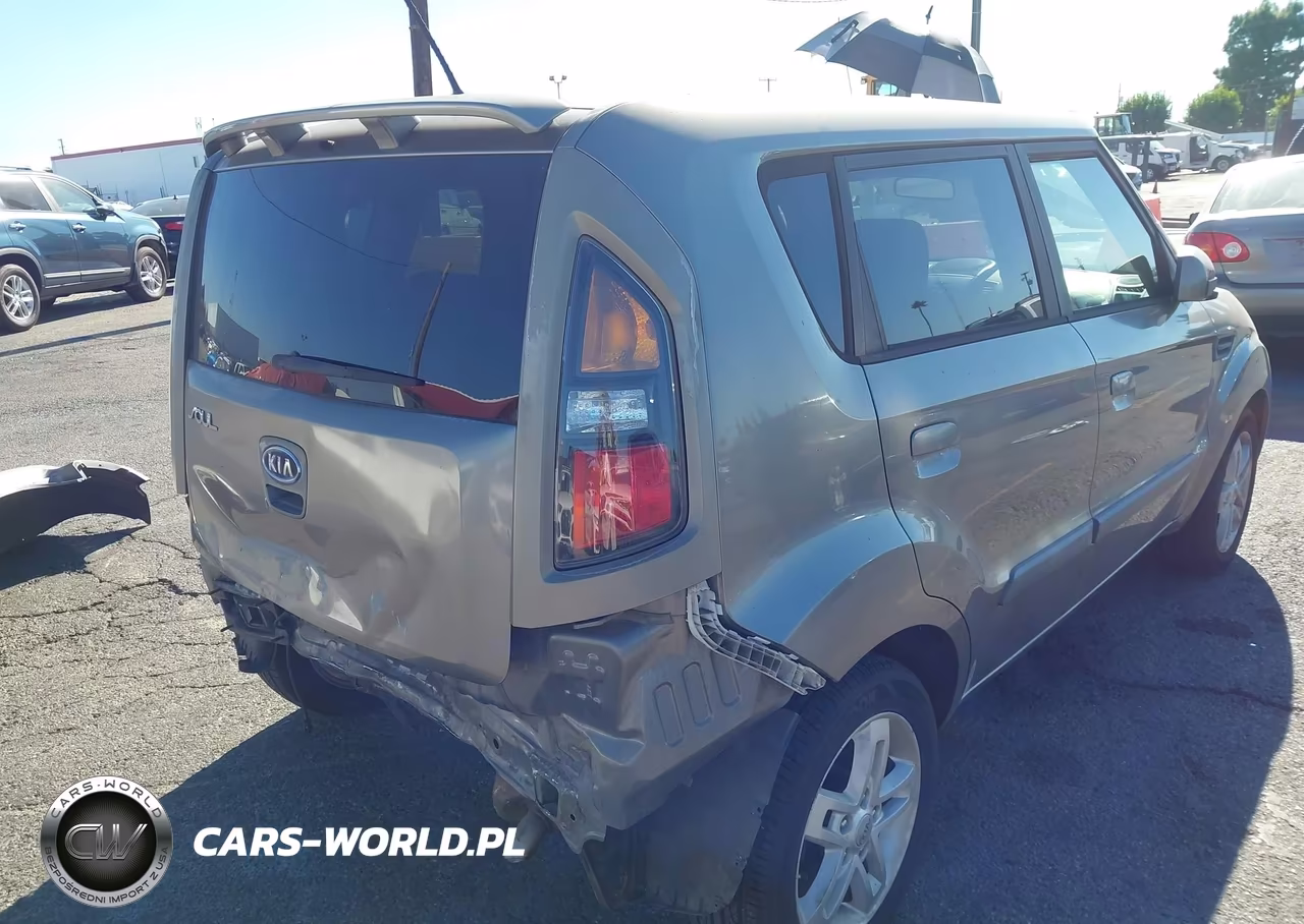2010 Kia Soul + VIN:KNDJT2A23A7161040 - 4