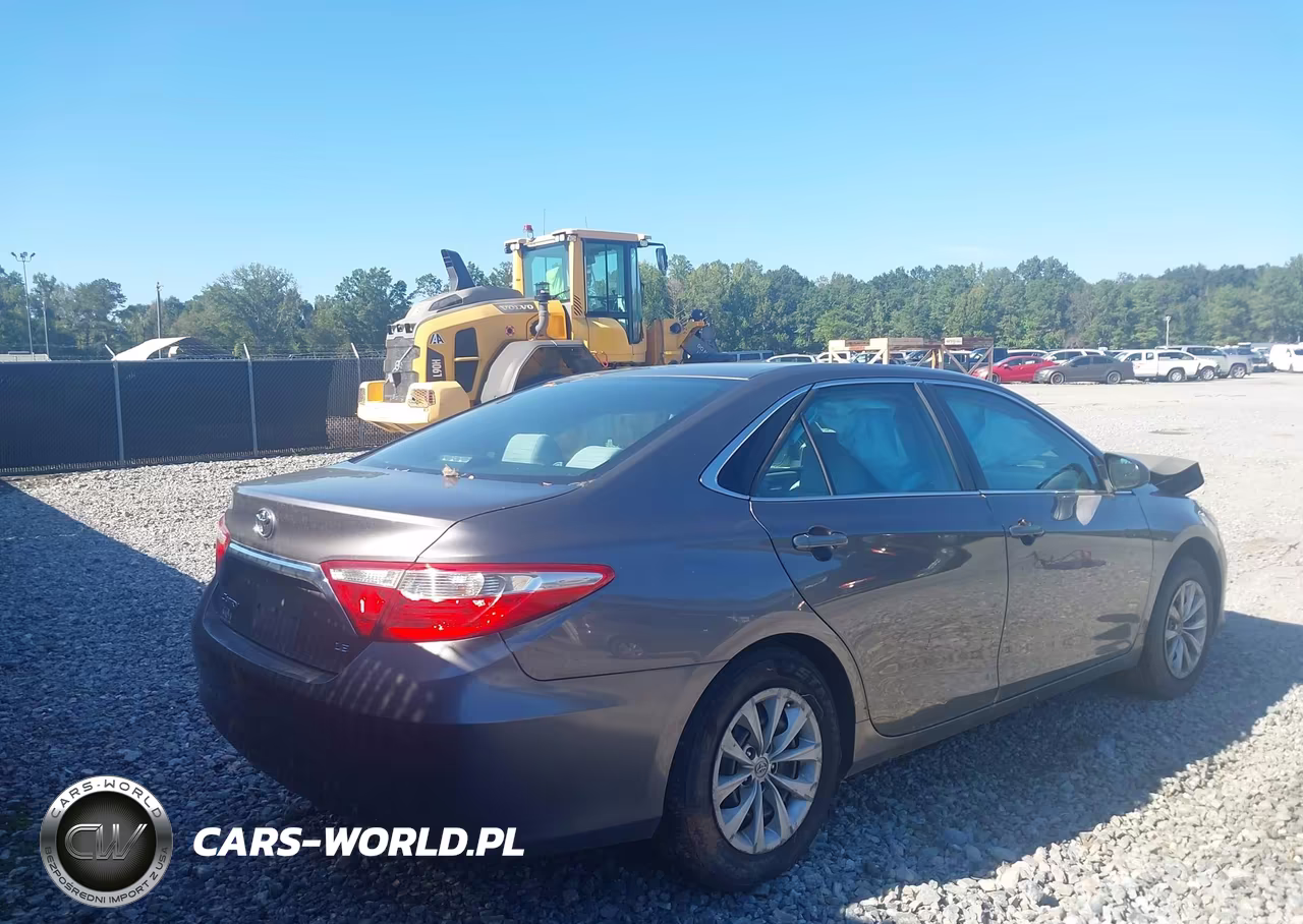 2015 Toyota Camry Le VIN:4T1BF1FK4FU929739 - 16
