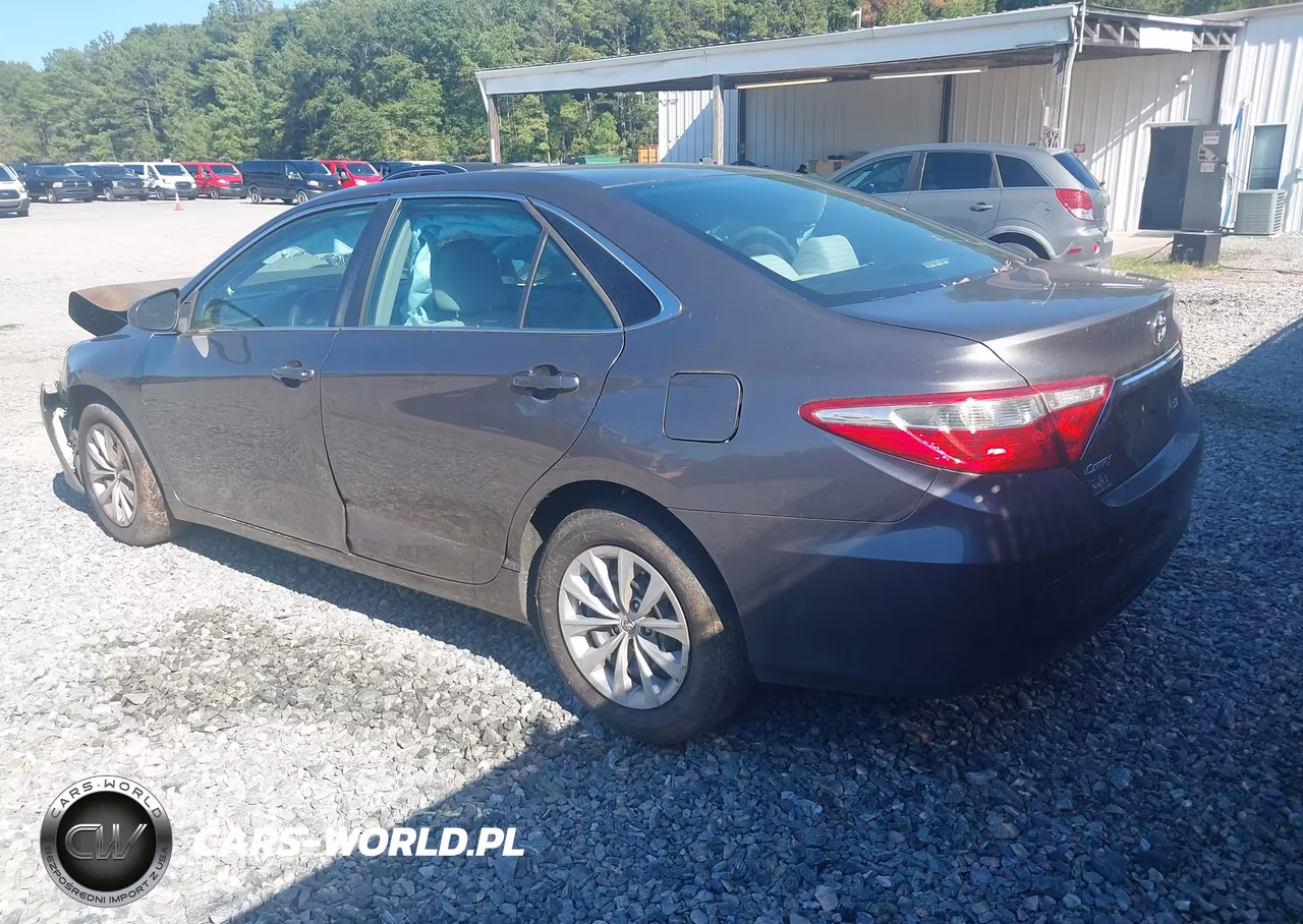 2015 Toyota Camry Le VIN:4T1BF1FK4FU929739 - 3