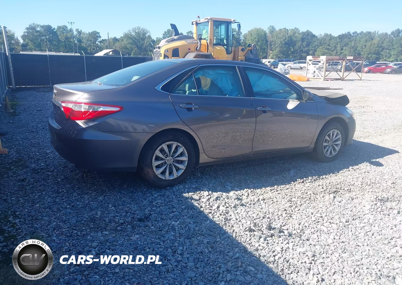 2015 Toyota Camry Le VIN:4T1BF1FK4FU929739 - 4