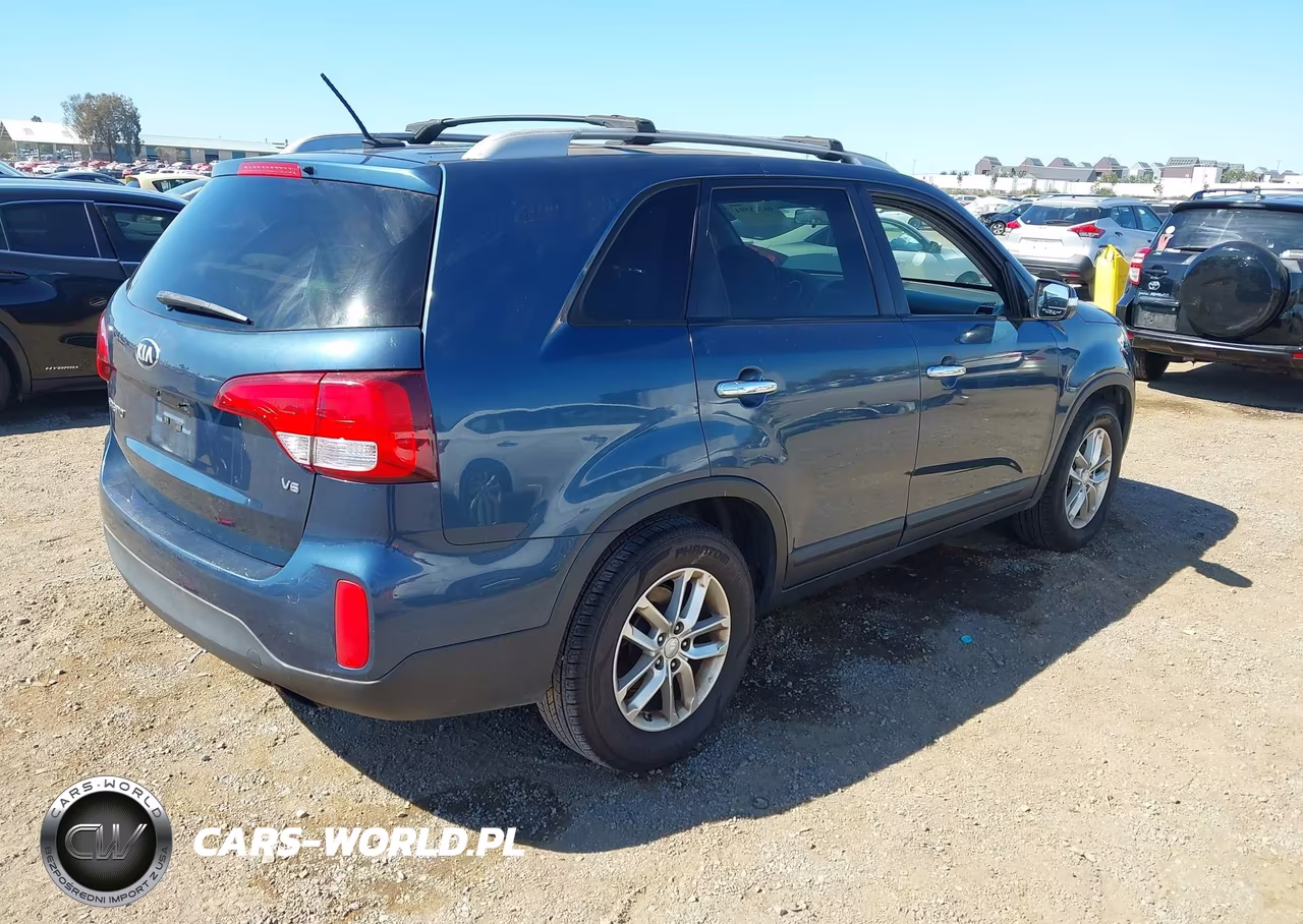 2015 Kia Sorento Lx V6 VIN:5XYKT4A70FG607098 - 4