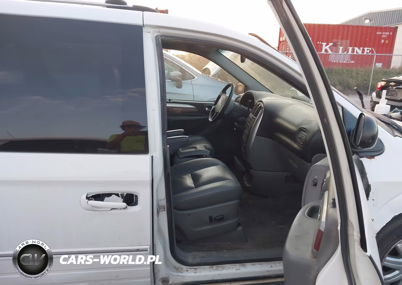 2005 Chrysler Town & Country Limited VIN:2C4GP64L05R215814 - 5