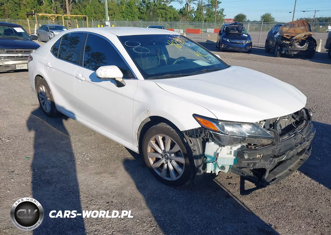 2018 Toyota Camry Le – zdjęcie 1 z 16