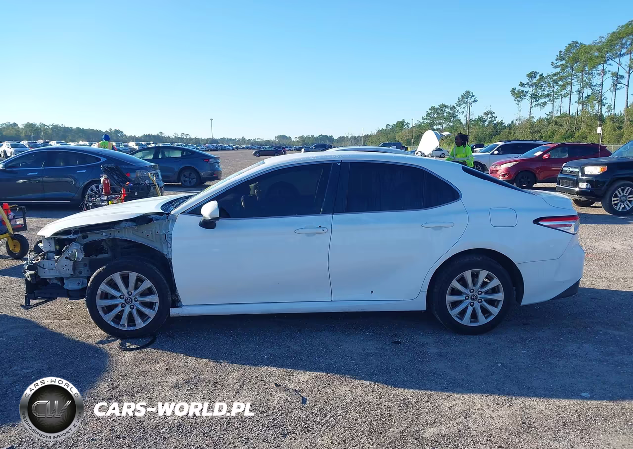 2018 Toyota Camry Le VIN:4T1B11HK8JU138618 - 14