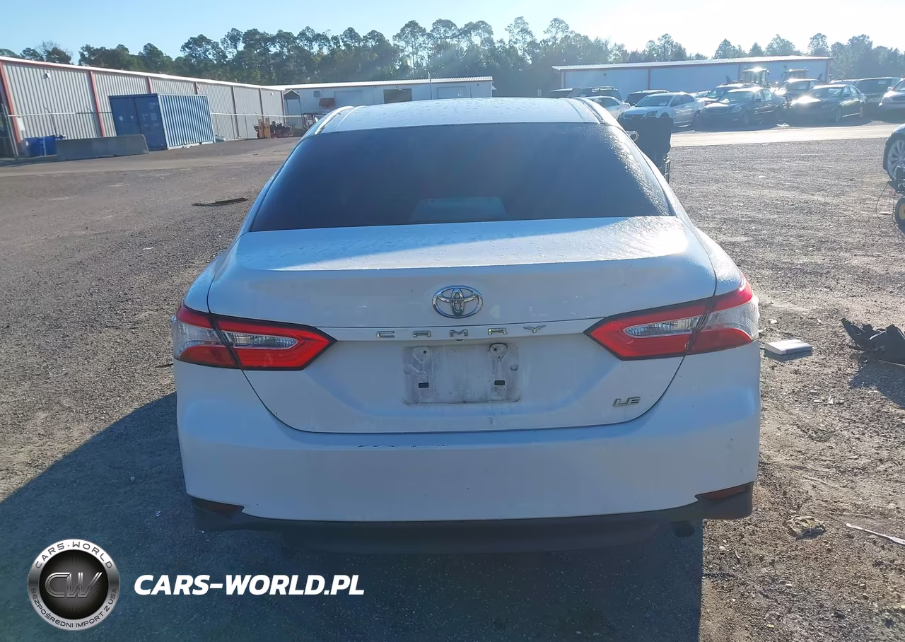 2018 Toyota Camry Le VIN:4T1B11HK8JU138618 - 16