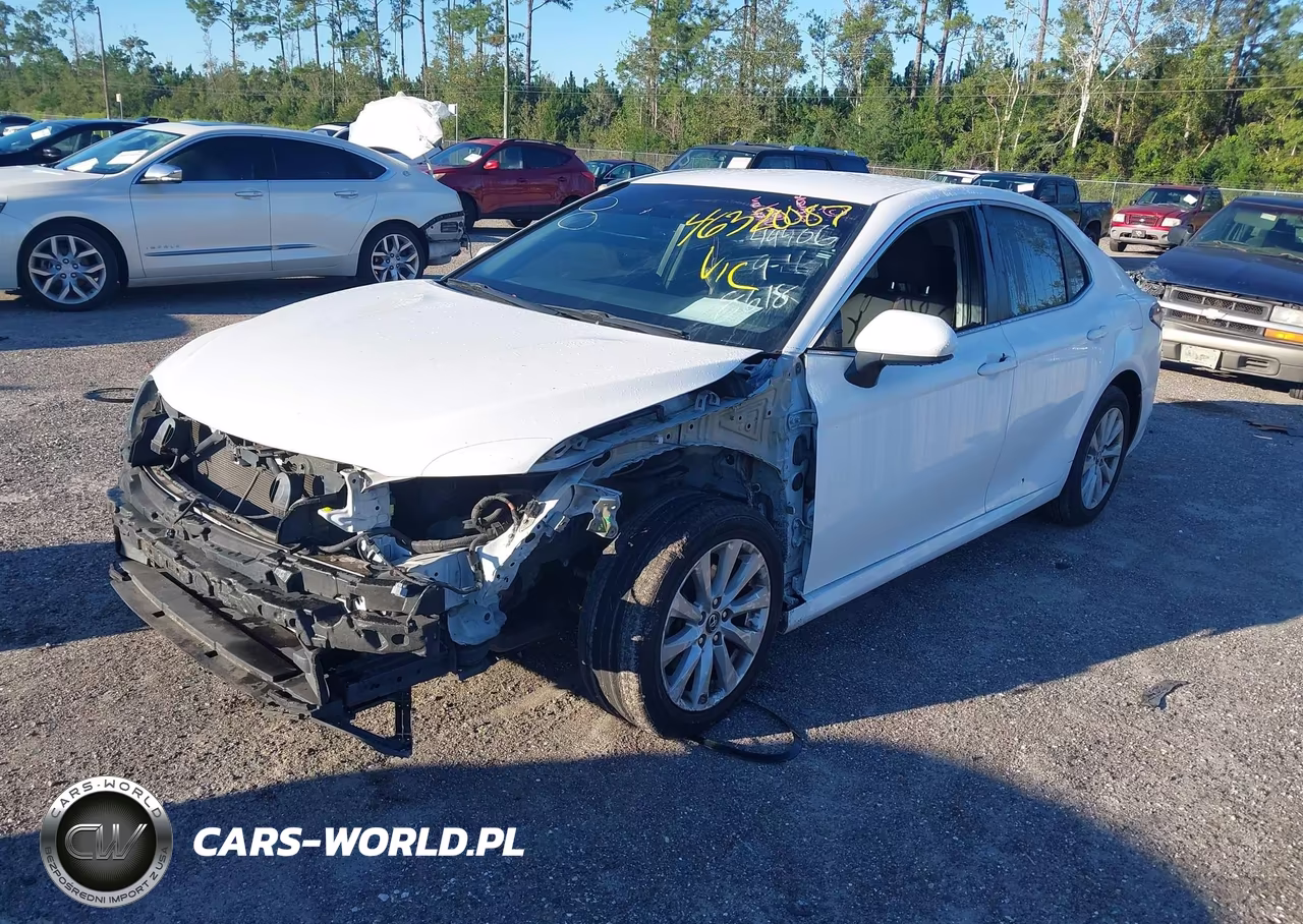 2018 Toyota Camry Le VIN:4T1B11HK8JU138618 - 2