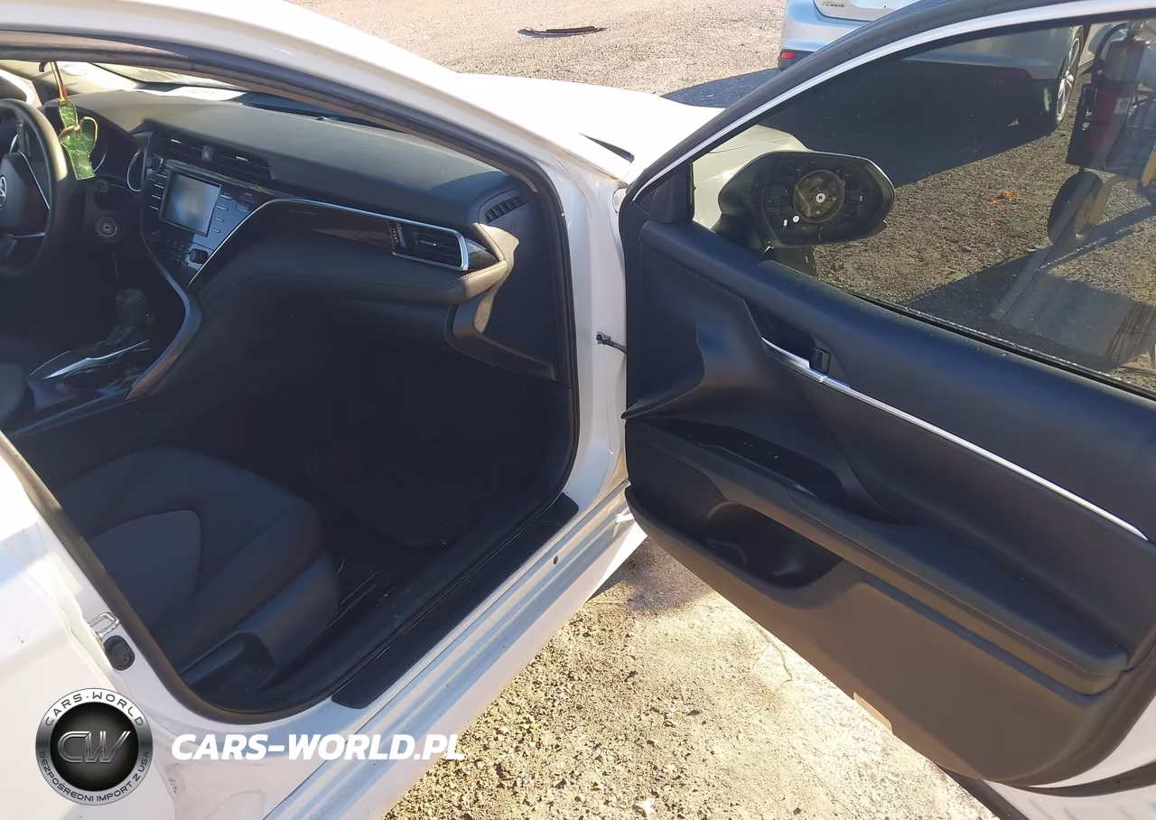 2018 Toyota Camry Le VIN:4T1B11HK8JU138618 - 5