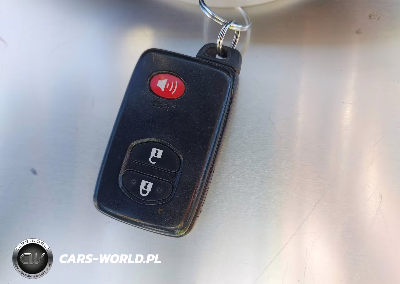 2015 Toyota Prius Two VIN:JTDKN3DU0F1903857 - 11