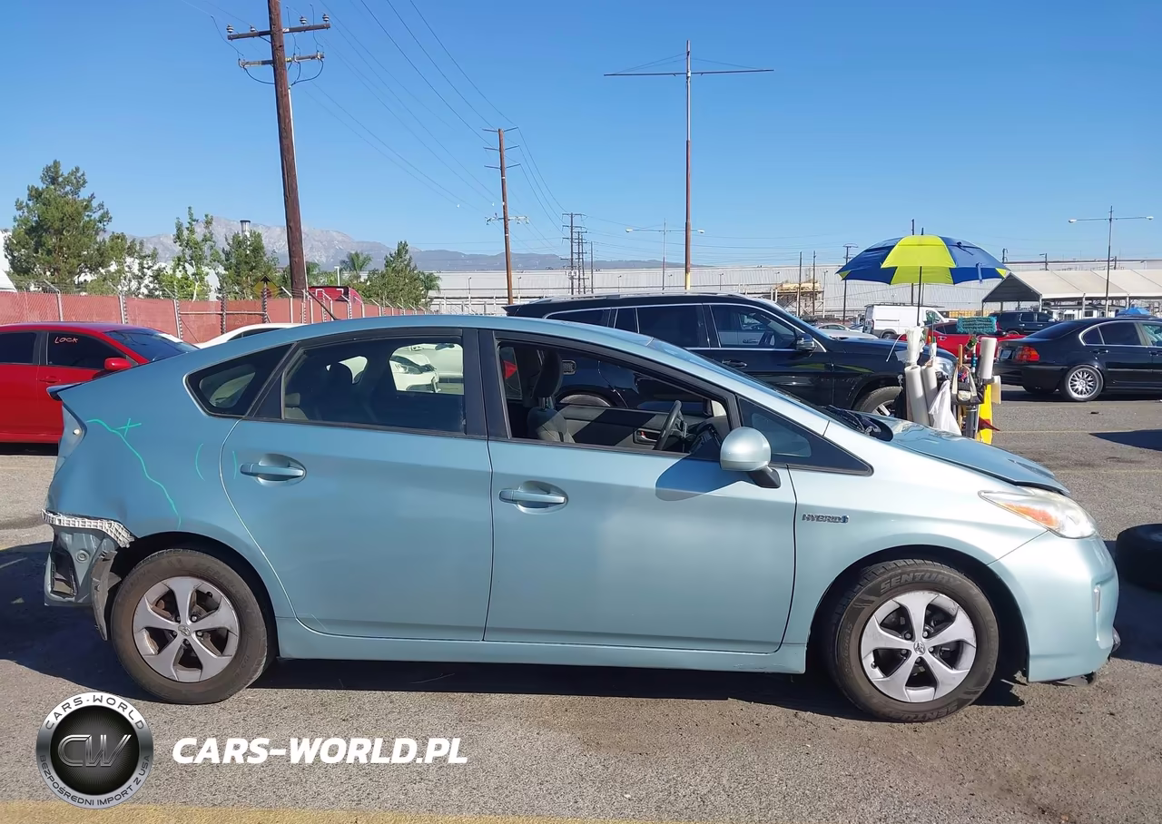 2015 Toyota Prius Two VIN:JTDKN3DU0F1903857 - 14