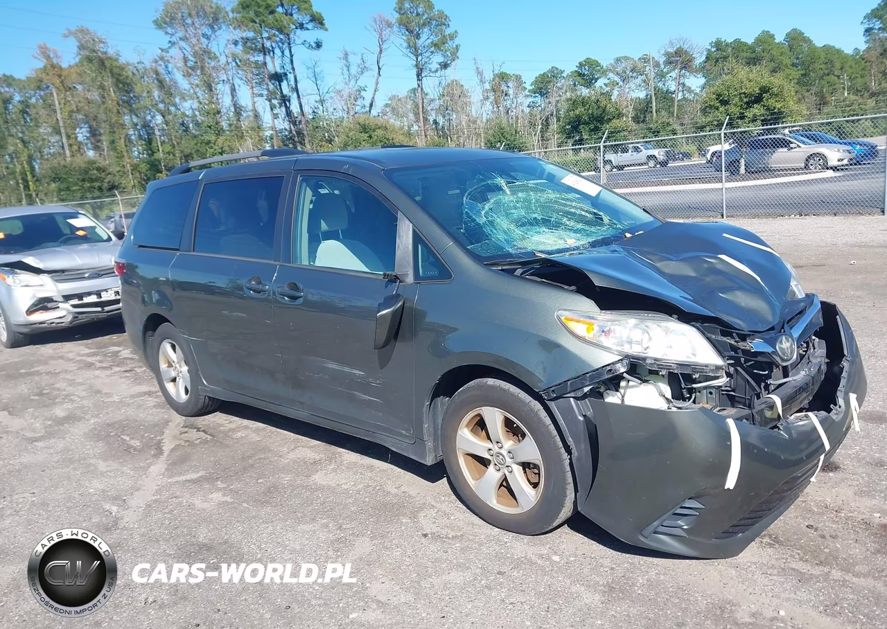 2018 Toyota Sienna Le 8 Passenger