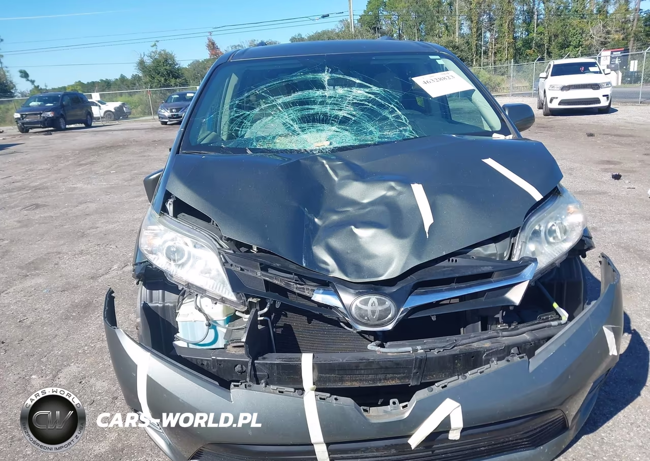 2018 Toyota Sienna Le 8 Passenger VIN:5TDKZ3DCXJS949686 - 12