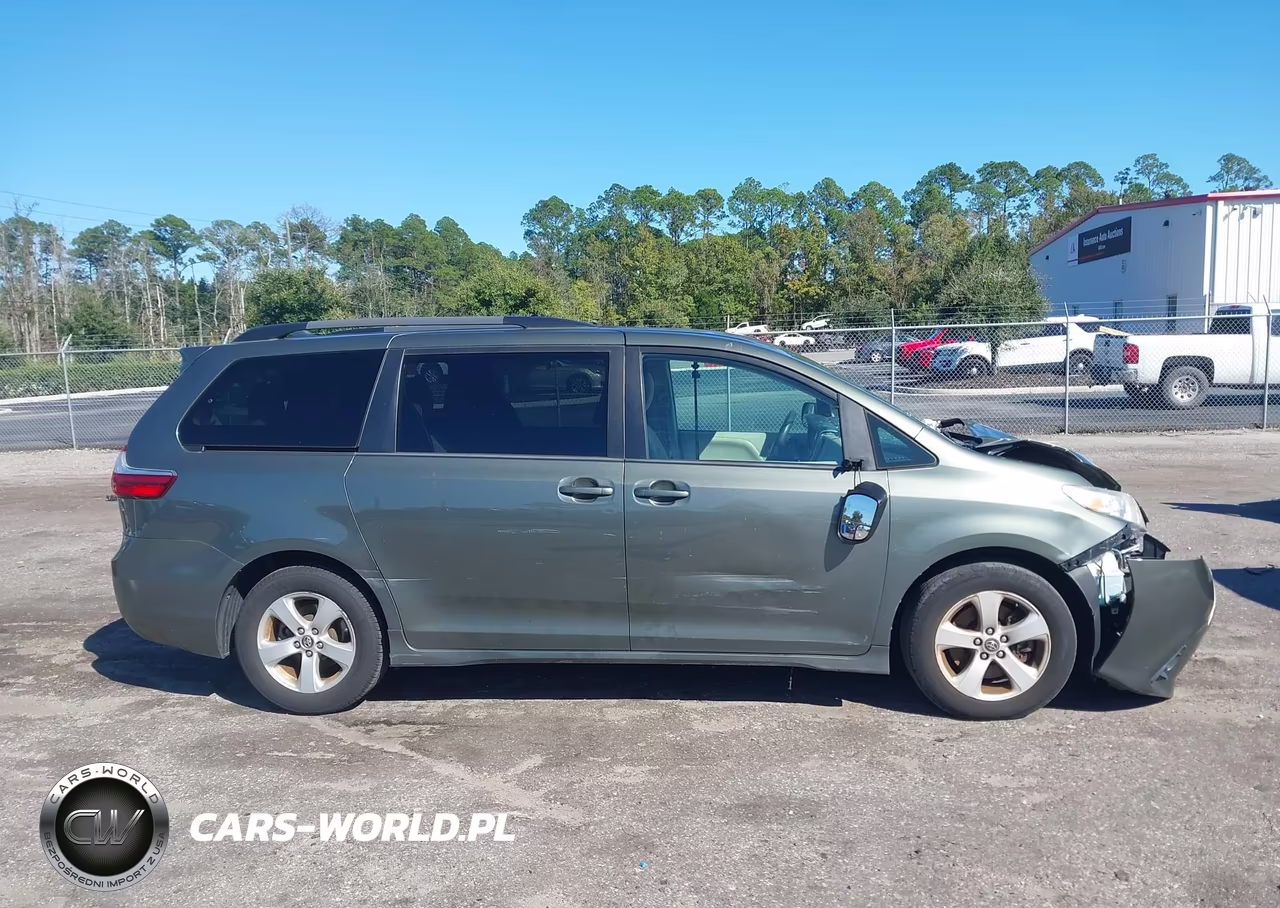 2018 Toyota Sienna Le 8 Passenger VIN:5TDKZ3DCXJS949686 - 13