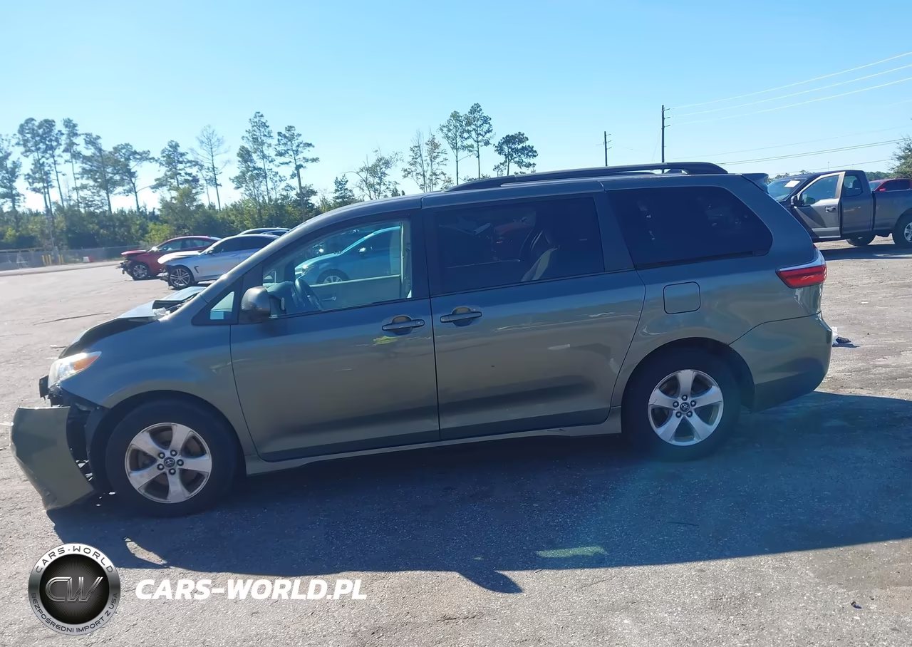 2018 Toyota Sienna Le 8 Passenger VIN:5TDKZ3DCXJS949686 - 14