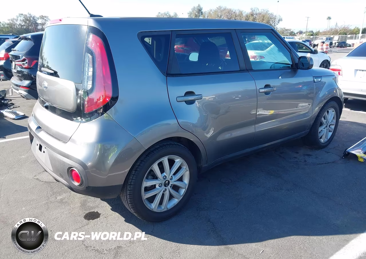 2018 Kia Soul + VIN:KNDJP3A59J7613092 - 4