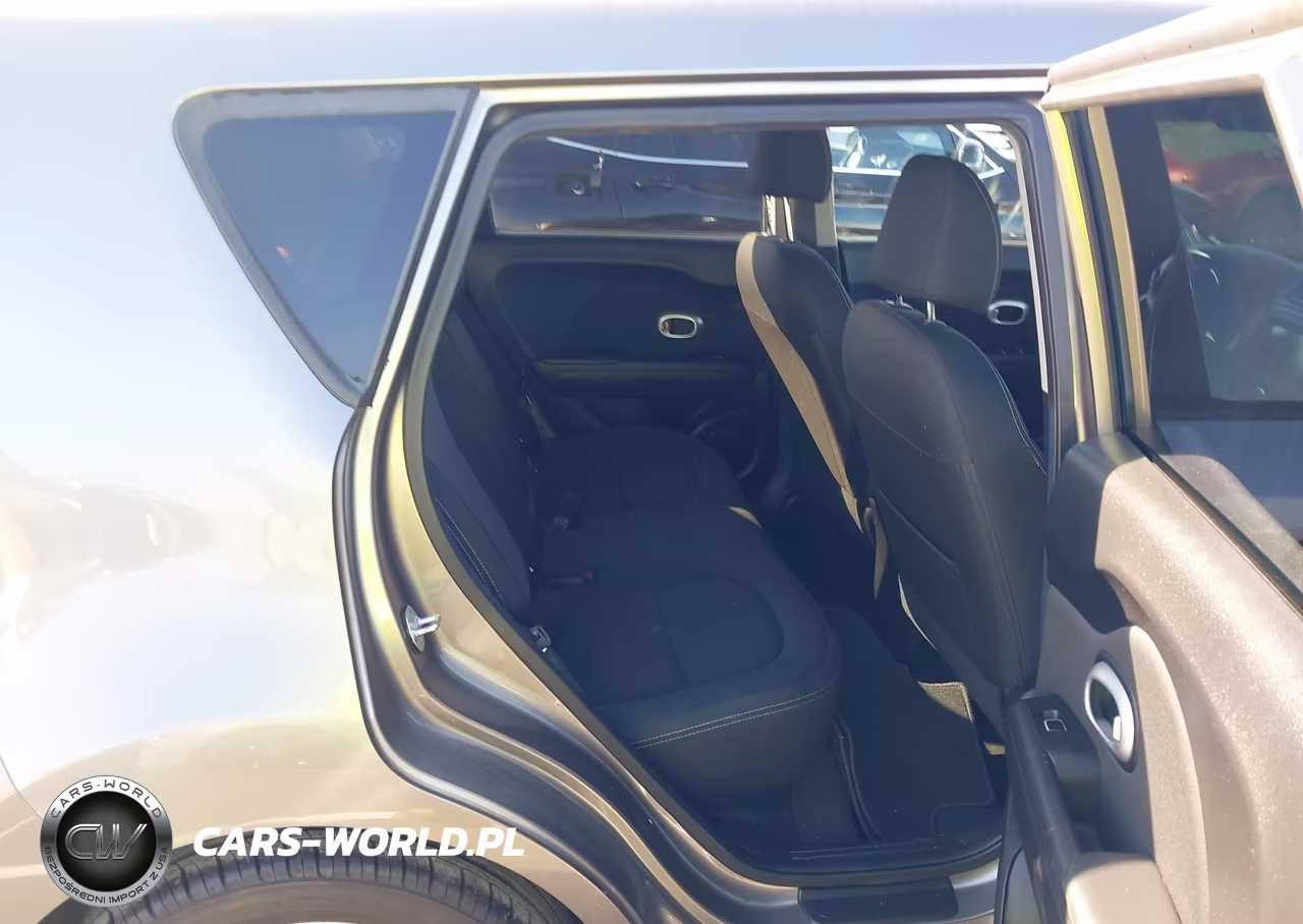 2018 Kia Soul + VIN:KNDJP3A59J7613092 - 8