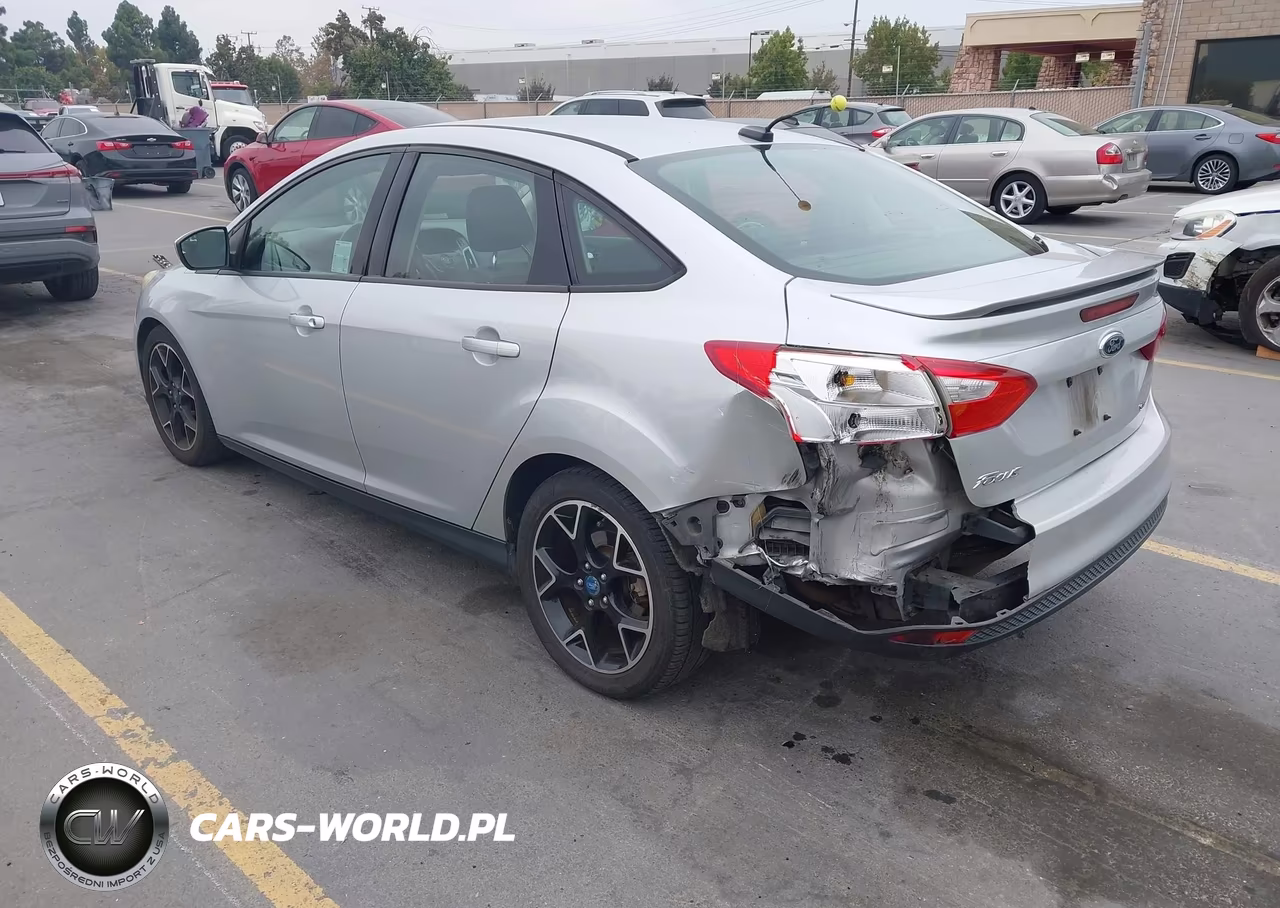 2012 Ford Focus Se VIN:1FAHP3F28CL148687 - 3