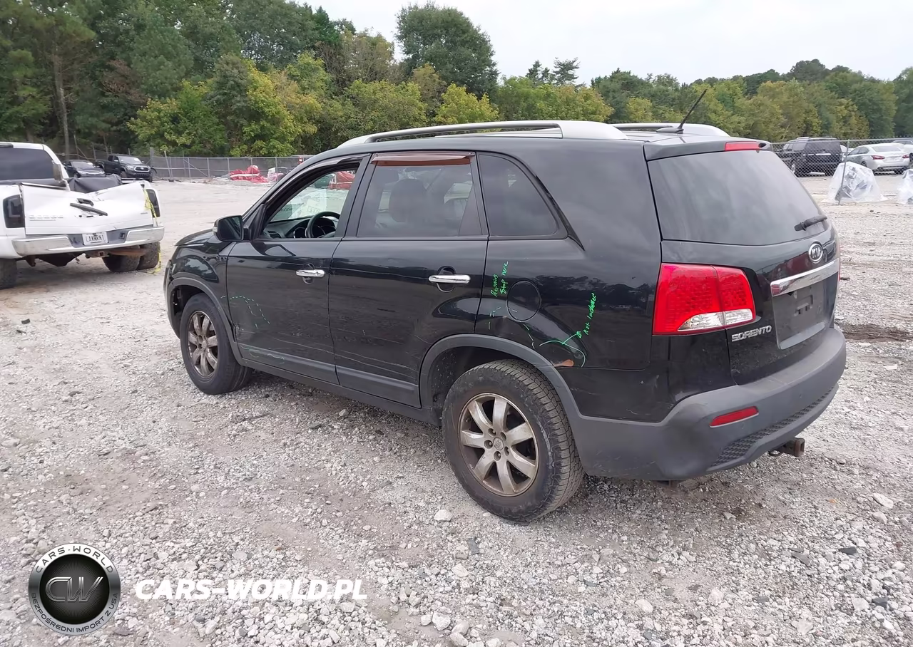 2011 Kia Sorento Lx VIN:5XYKT4A10BG145633 - 3