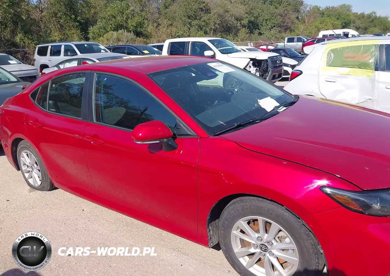 2025 Toyota Camry Le VIN:4T1DAACK5SU135662 - 13