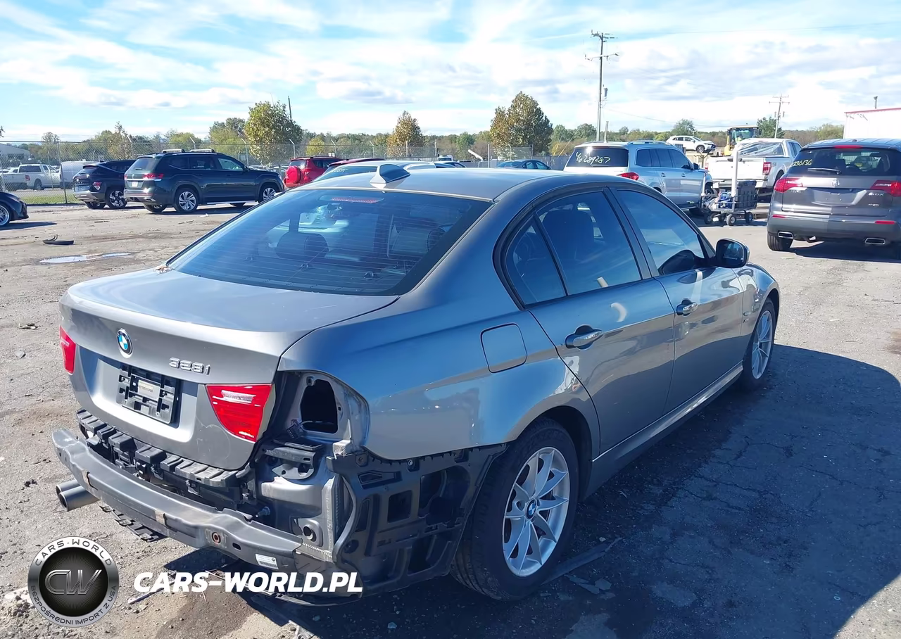 2010 BMW 328I xDrive VIN:WBAPK5C52AA651992 - 4