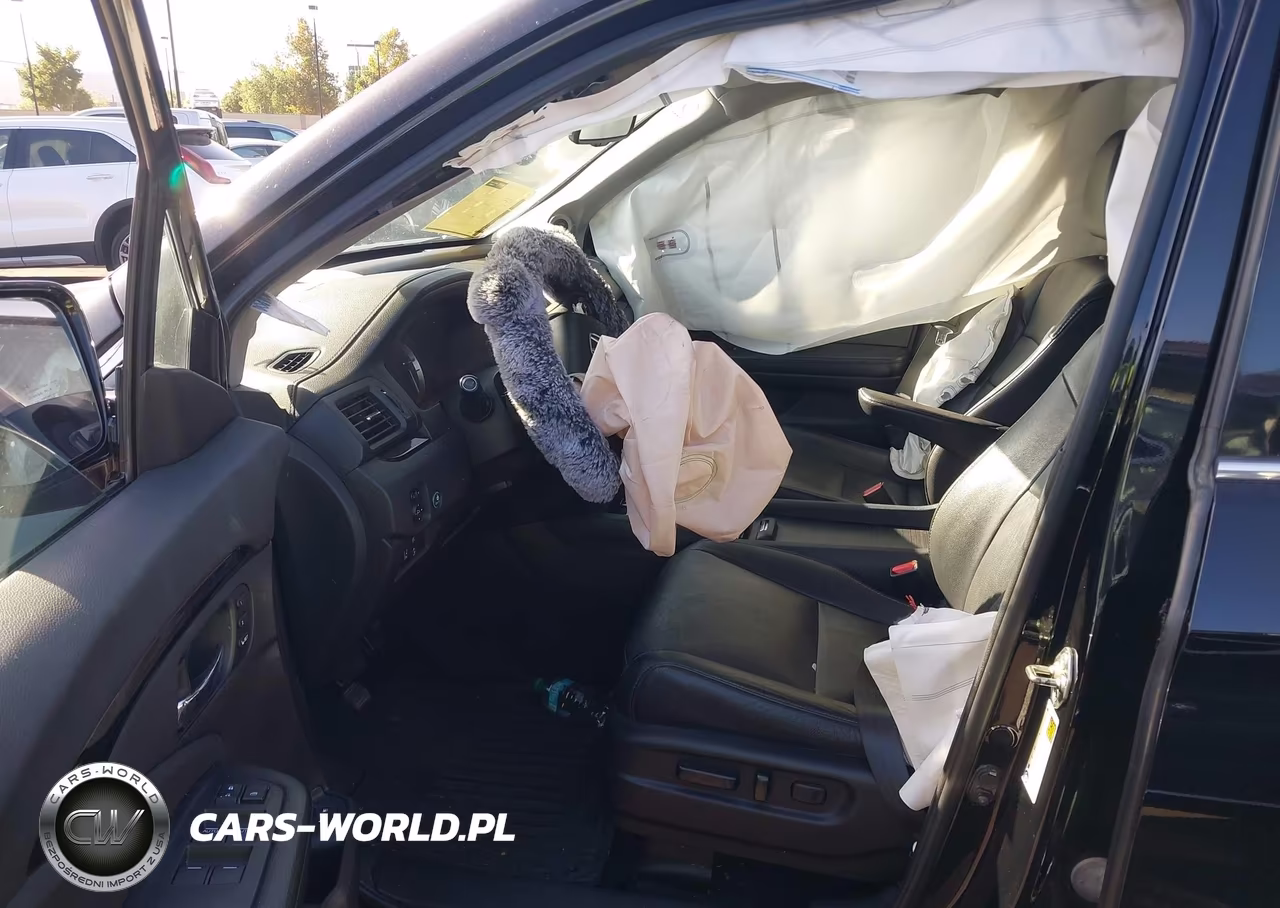 2017 Honda Pilot Touring VIN:5FNYF6H94HB027870 - 5