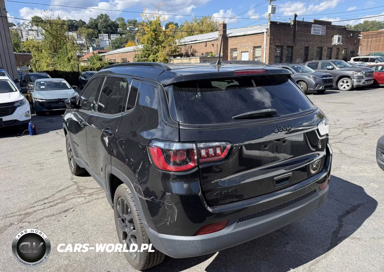 2023 Jeep Compass Altitude 4X4 VIN:3C4NJDBN7PT529932 - 3