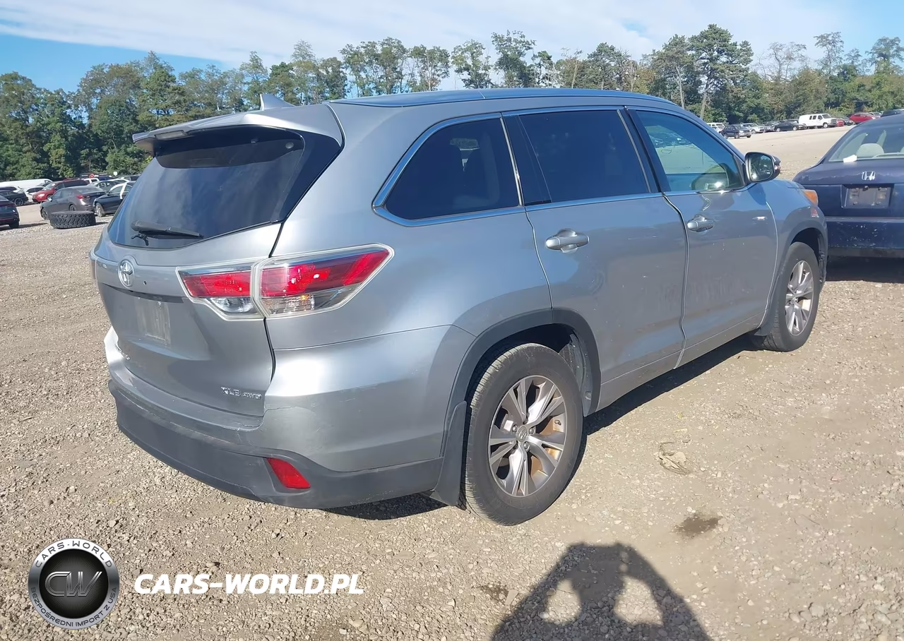 2015 Toyota Highlander Xle V6 VIN:5TDJKRFH6FS198590 - 4