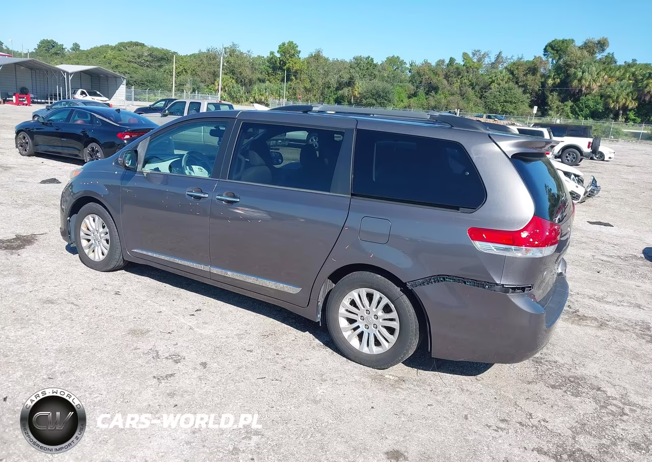 2014 Toyota Sienna Xle V6 8 Passenger VIN:5TDYK3DC4ES463380 - 3
