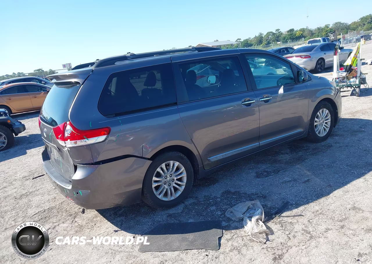 2014 Toyota Sienna Xle V6 8 Passenger VIN:5TDYK3DC4ES463380 - 4