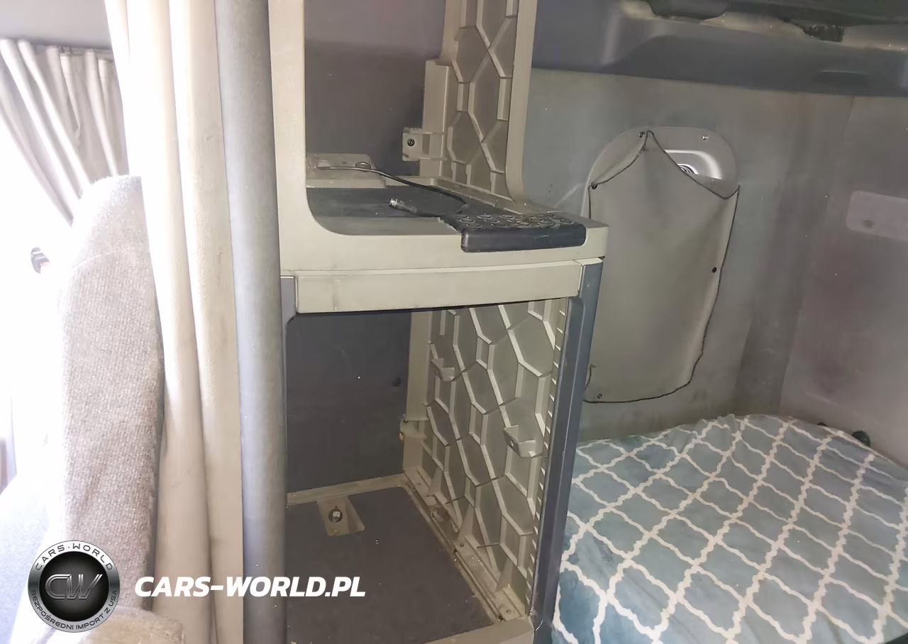 2015 Freightliner Cascadia 125 VIN:3AKJGLBG8FSFX6504 - 12