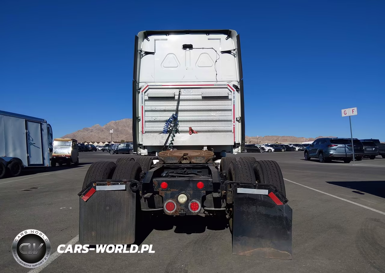 2015 Freightliner Cascadia 125 VIN:3AKJGLBG8FSFX6504 - 18