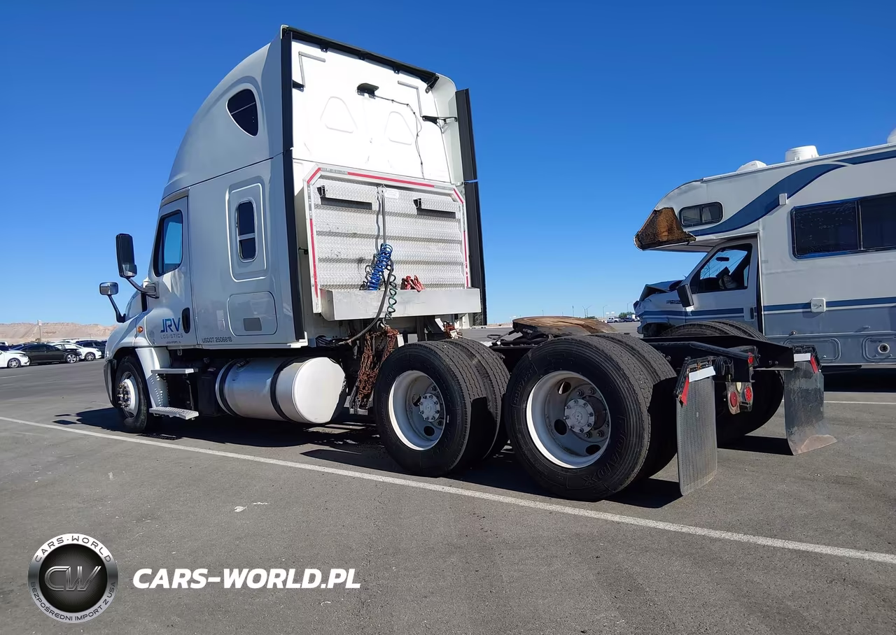 2015 Freightliner Cascadia 125 VIN:3AKJGLBG8FSFX6504 - 3