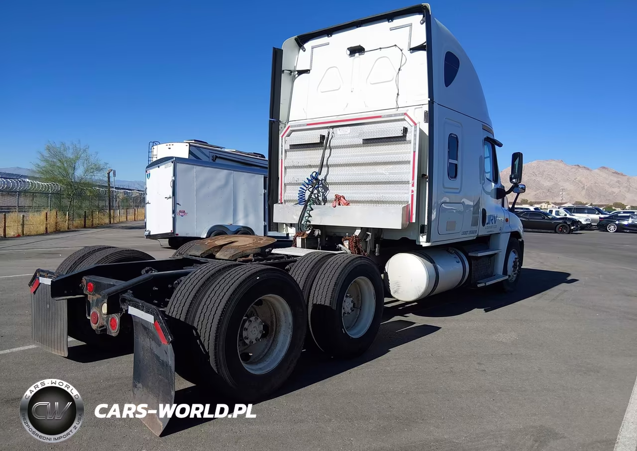 2015 Freightliner Cascadia 125 VIN:3AKJGLBG8FSFX6504 - 4