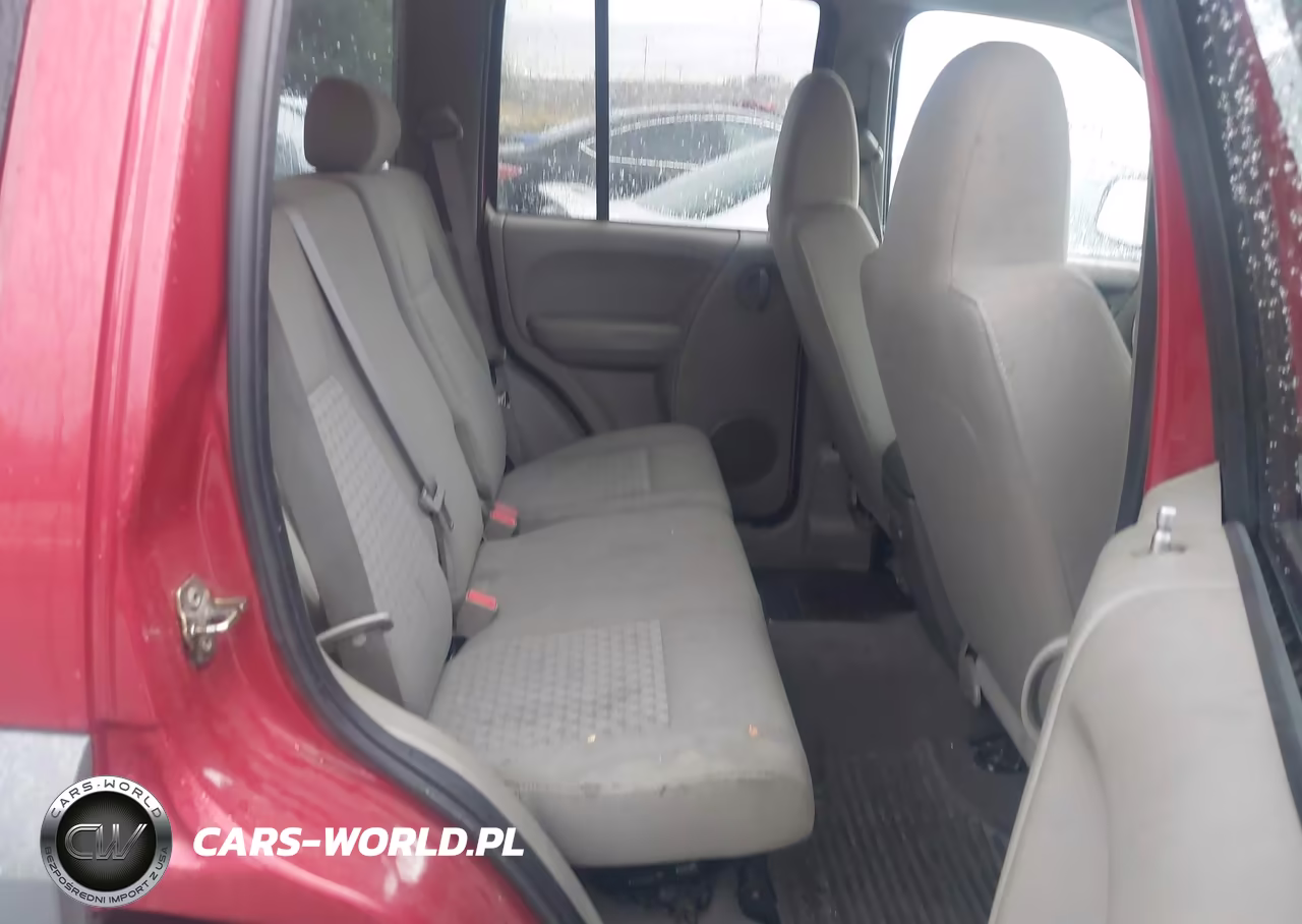 2005 Jeep Liberty Sport VIN:1J4GL48545W696003 - 8