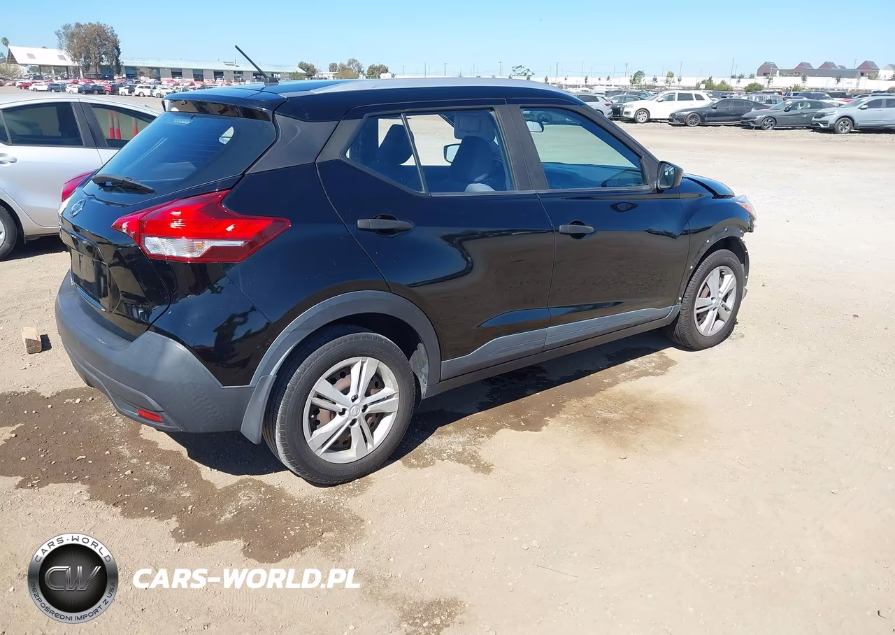 2019 Nissan Kicks S VIN:3N1CP5CU5KL534639 - 4