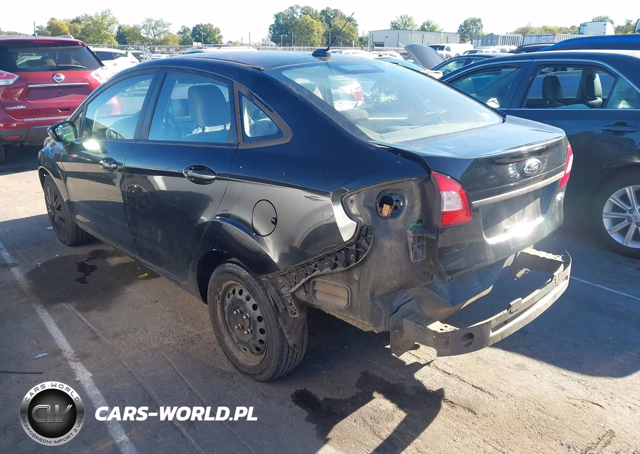 2013 Ford Fiesta S VIN:3FADP4AJ1DM203144 - 3