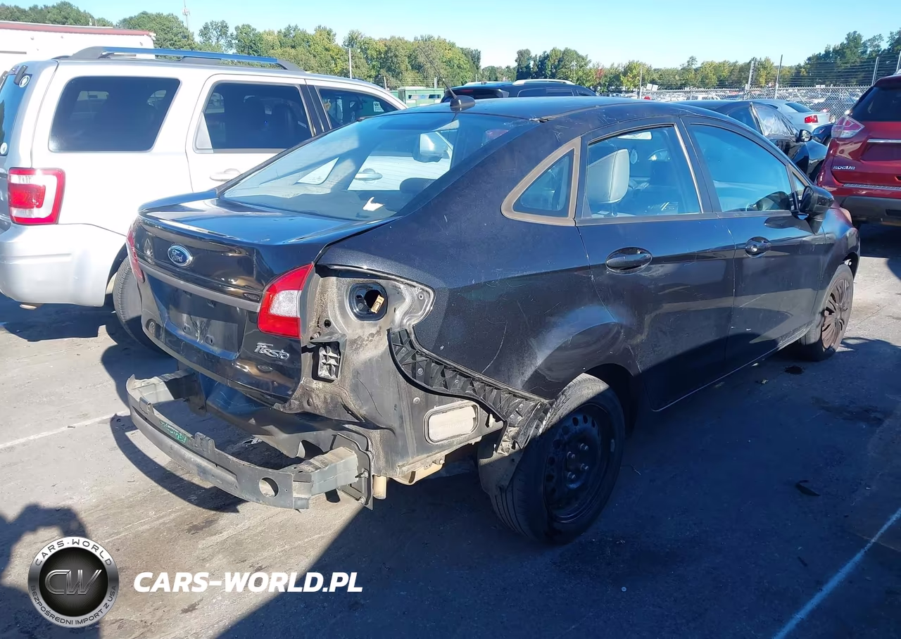 2013 Ford Fiesta S VIN:3FADP4AJ1DM203144 - 4