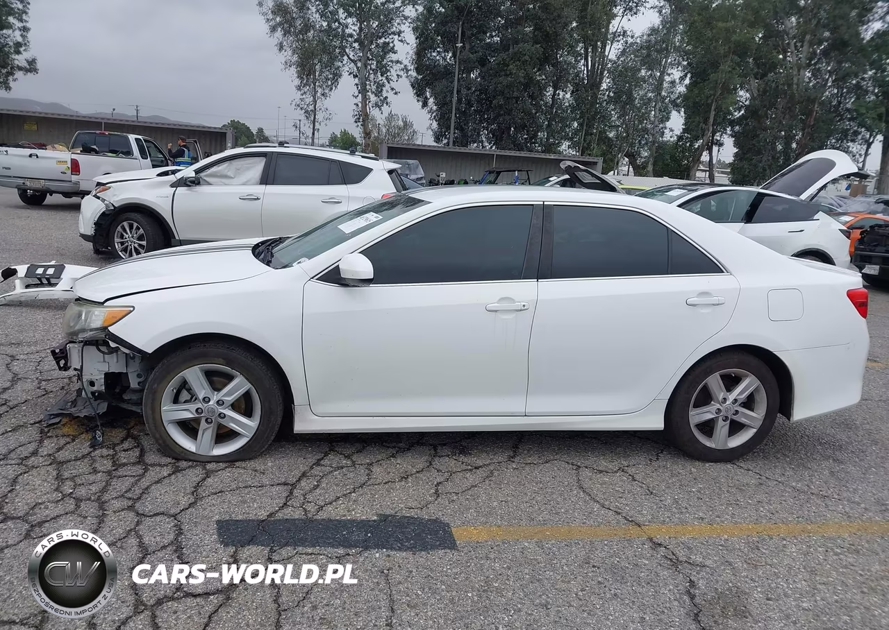 2014 Toyota Camry Se VIN:4T1BF1FK3EU752356 - 17