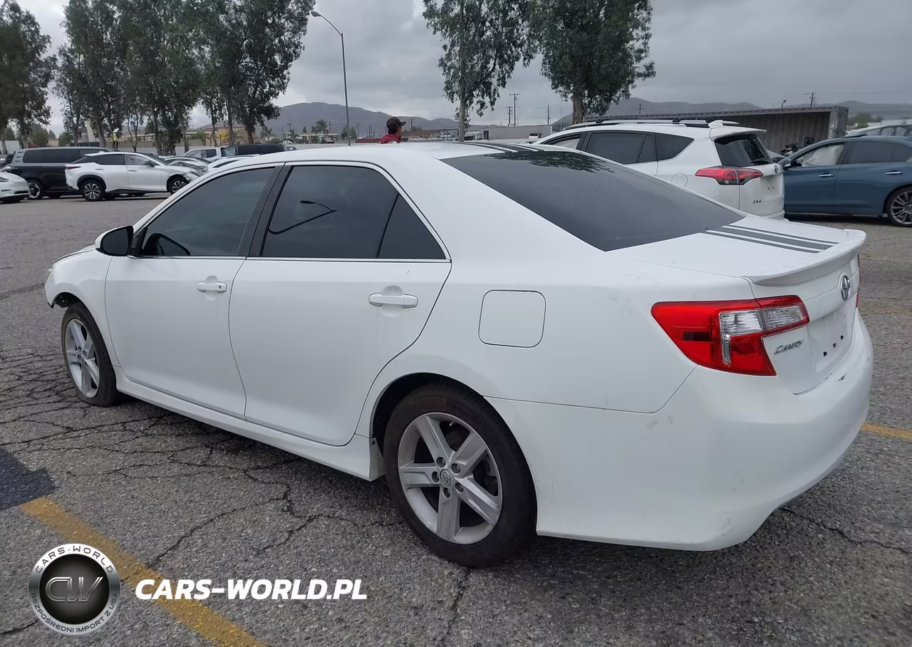 2014 Toyota Camry Se VIN:4T1BF1FK3EU752356 - 3