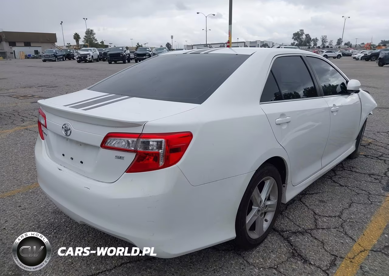 2014 Toyota Camry Se VIN:4T1BF1FK3EU752356 - 4