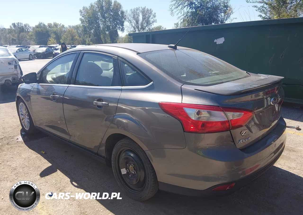 2013 Ford Focus Titanium VIN:1FADP3J29DL382103 - 3