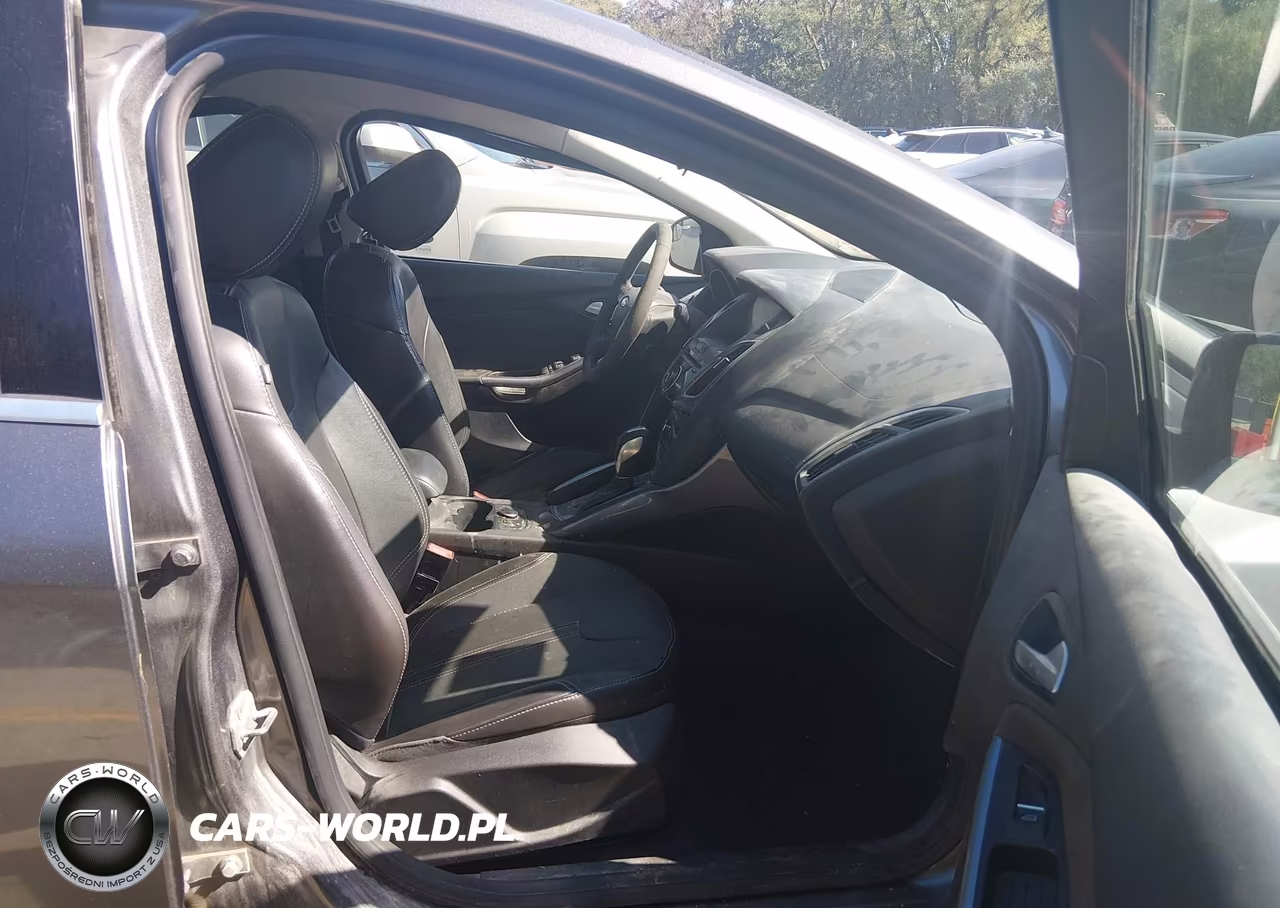 2013 Ford Focus Titanium VIN:1FADP3J29DL382103 - 5
