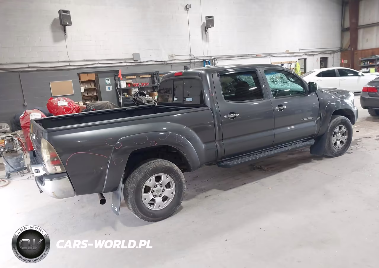 2015 Toyota Tacoma Base V6 VIN:3TMMU4FN4FM079419 - 4