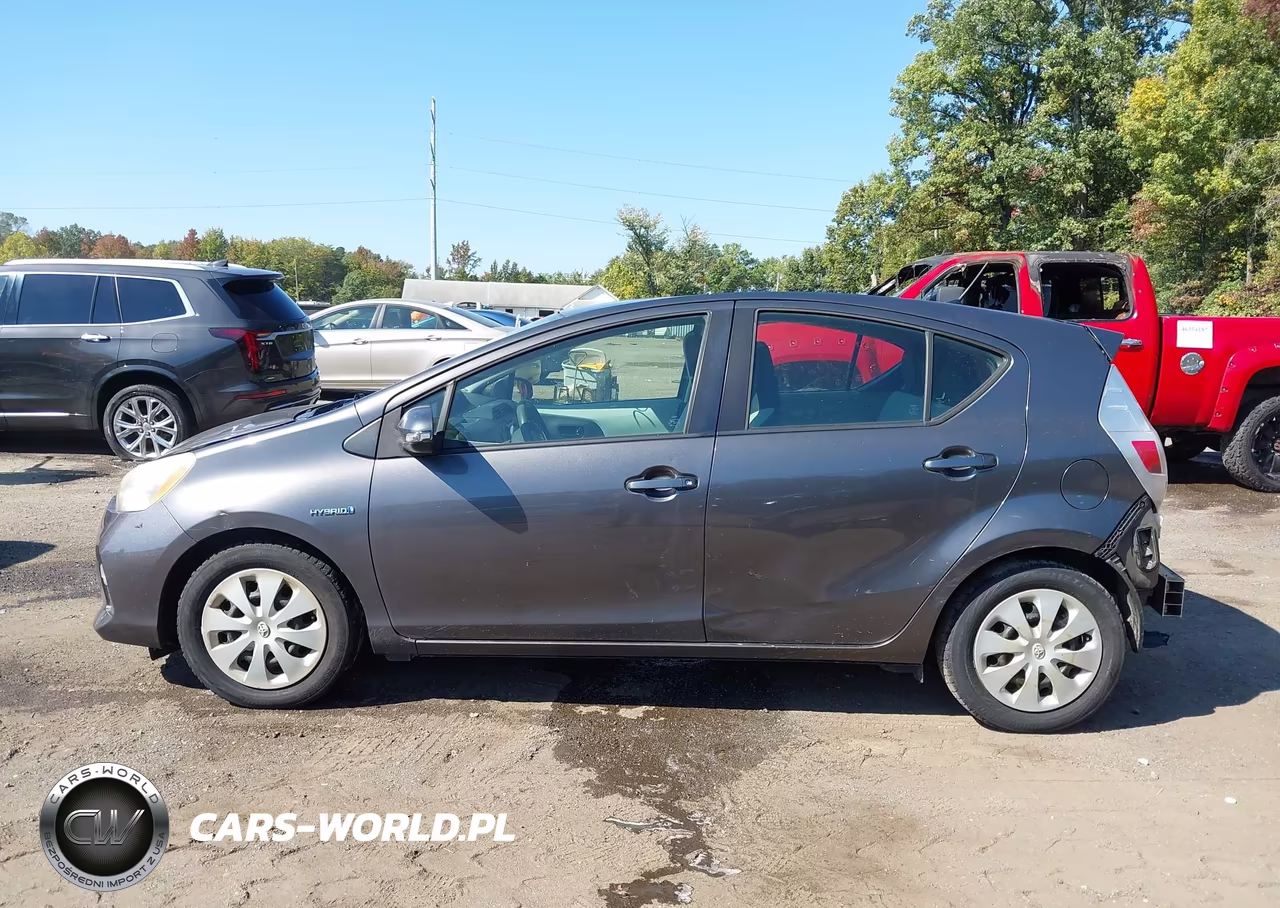 2013 Toyota Prius C One VIN:JTDKDTB31D1035121 - 15