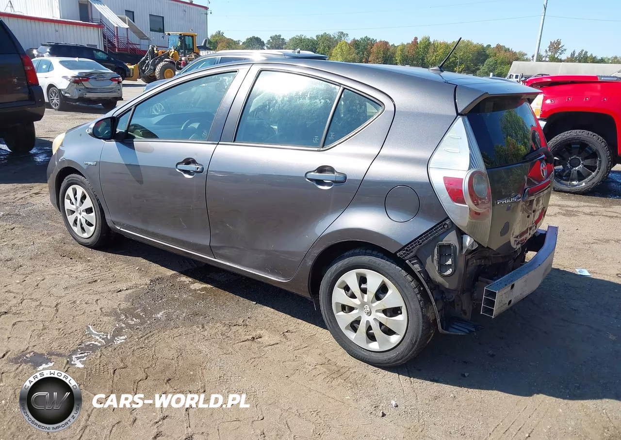 2013 Toyota Prius C One VIN:JTDKDTB31D1035121 - 3