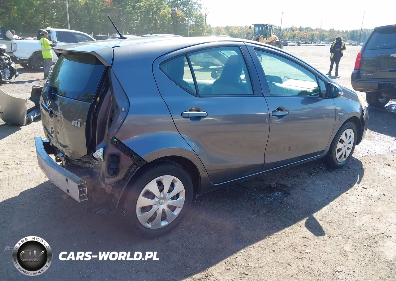 2013 Toyota Prius C One VIN:JTDKDTB31D1035121 - 4