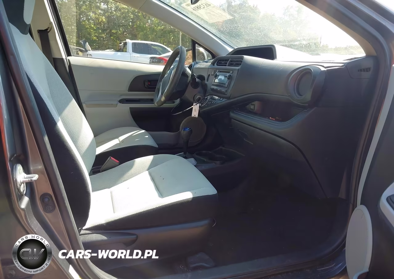 2013 Toyota Prius C One VIN:JTDKDTB31D1035121 - 5