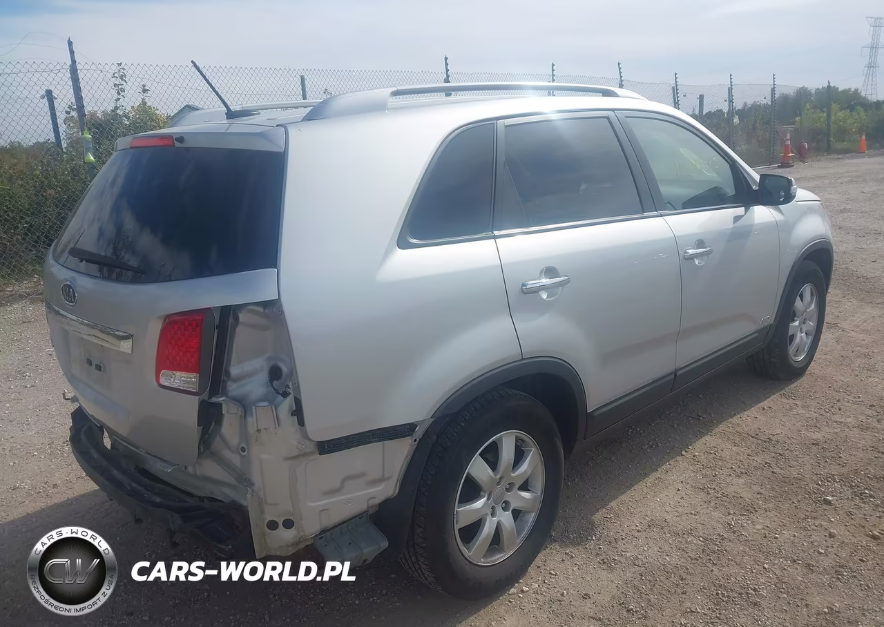 2013 Kia Sorento Lx V6 VIN:5XYKTDA27DG402573 - 4